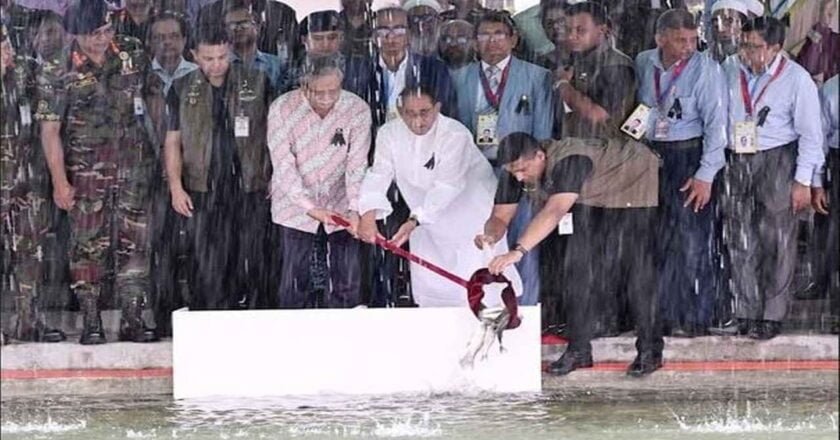 বঙ্গভবনের পুকুরে মাছের পোনা অবমুক্ত করলেন রাষ্ট্রপতি