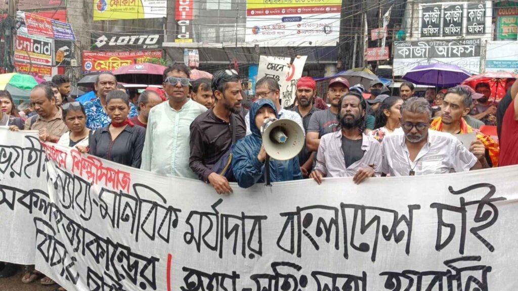 শিক্ষার্থীদের আন্দোলনে সংহতি জানিয়ে বিক্ষোভ করেছে শিল্পী সমাজ
