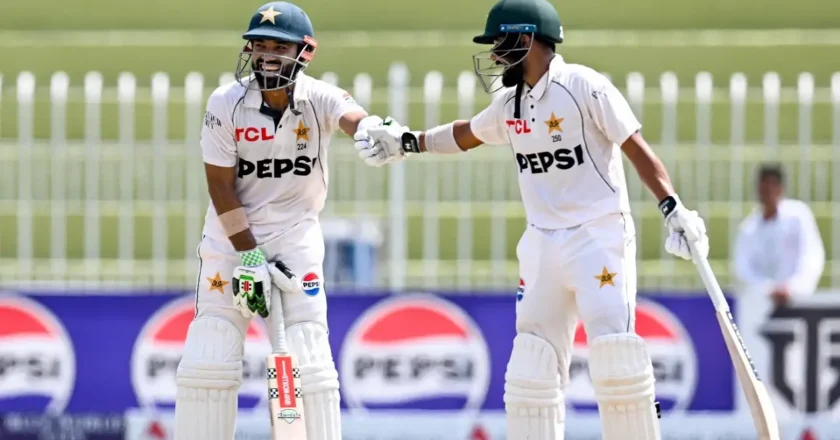 রিজওয়ান-সৌদ শাকিলের সেঞ্চুরি, রানের পাহাড় গড়তে যাচ্ছে পাকিস্তান