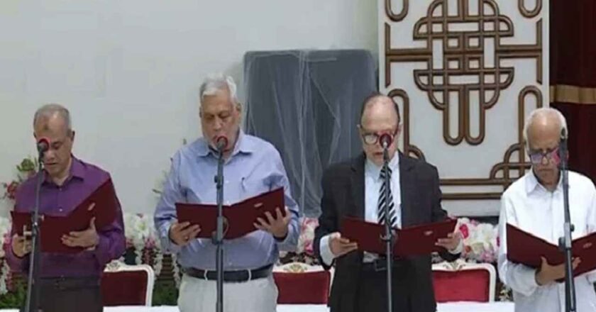 শপথ নিলেন নতুন ৪ উপদেষ্টা