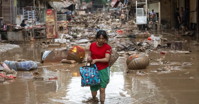 চীনে ভারী বৃষ্টি-বন্যায় ১১ জনের মৃত্যু, লাখো মানুষ ক্ষতিগ্রস্ত