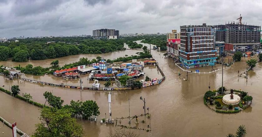 গুজরাটে ভয়াবহ বন্যা, নিহত ২৮
