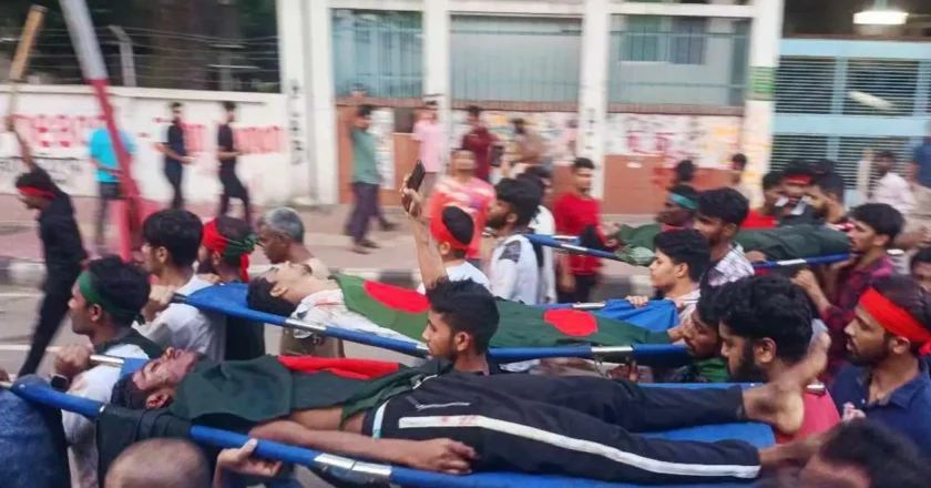 ঢাবি ক্যাম্পাসে লাশ নিয়ে মিছিল
