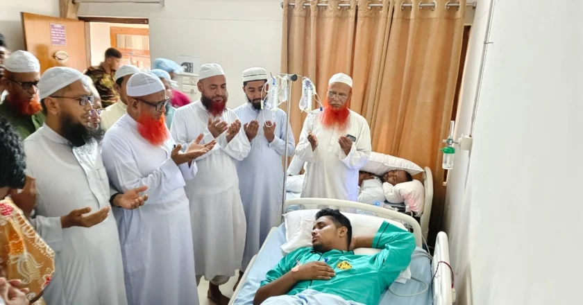 সমন্বয়ক হাসনাতকে দেখতে সিএমএইচে ইসলামী আন্দোলনের নেতৃবৃন্দ