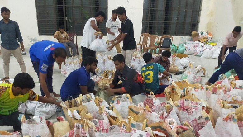 নোয়াখালী ও লক্ষ্মীপুরে বন্যার্তদের পাশে ইবি শিক্ষার্থীরা