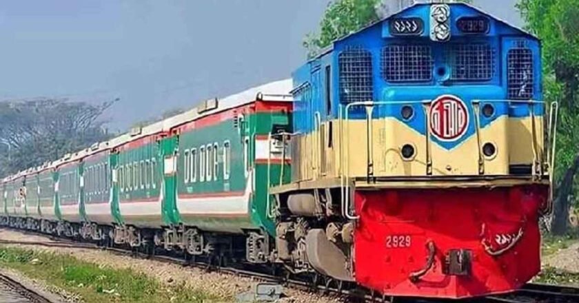 ২৮দিন পর আন্তঃনগর ট্রেন চলাচল শুরু