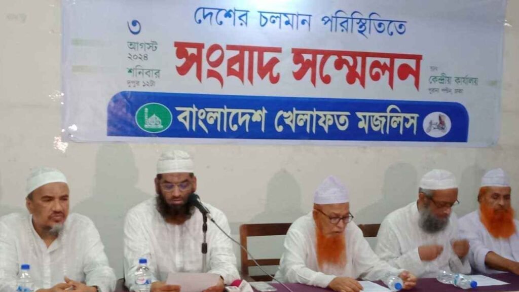 সরকারের পদত্যাগই একমাত্র সমাধান: মামুনুল হক