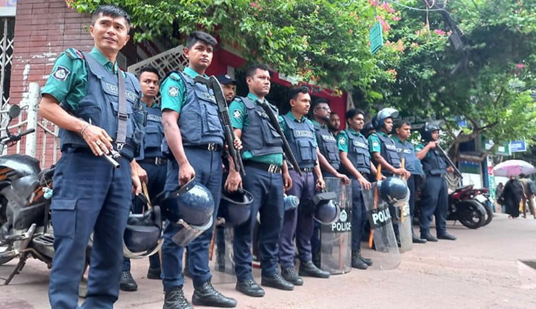 রাজধানীতে পুলিশ সতর্ক অবস্থানে