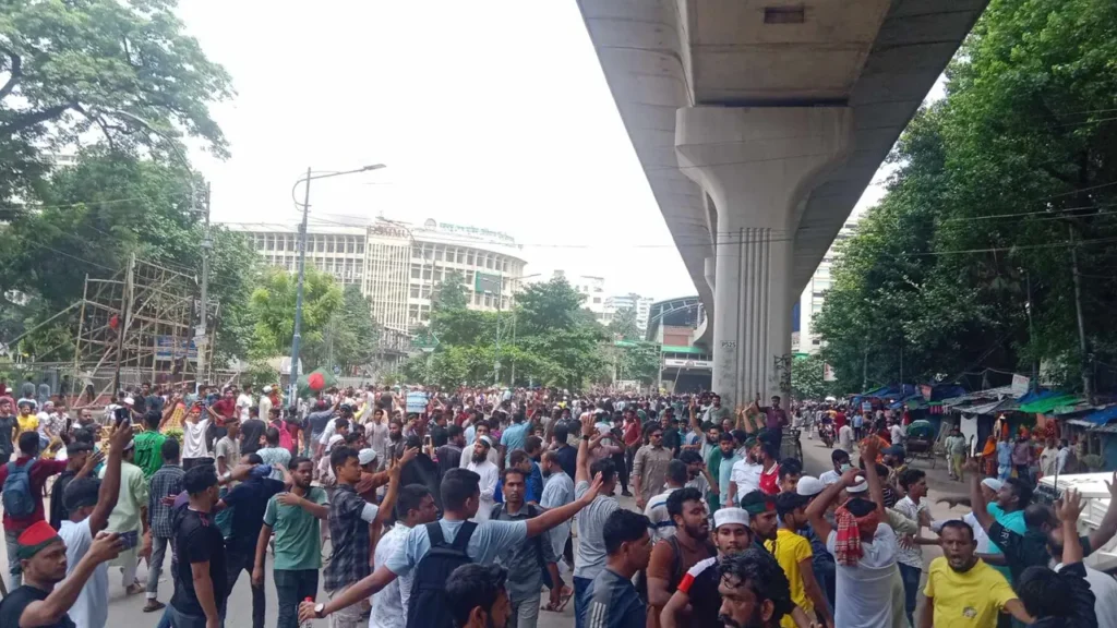 আন্দোলনকারীরা শাহবাগে
