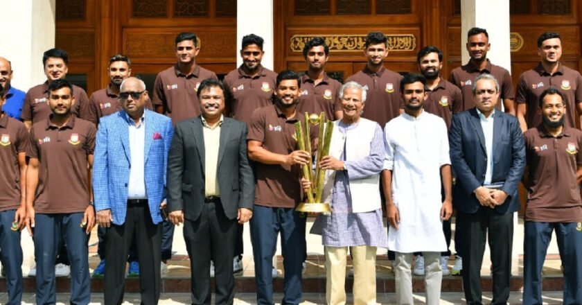 ট্রফি নিয়ে প্রধান উপদেষ্টার কার্যালয়ে টাইগাররা