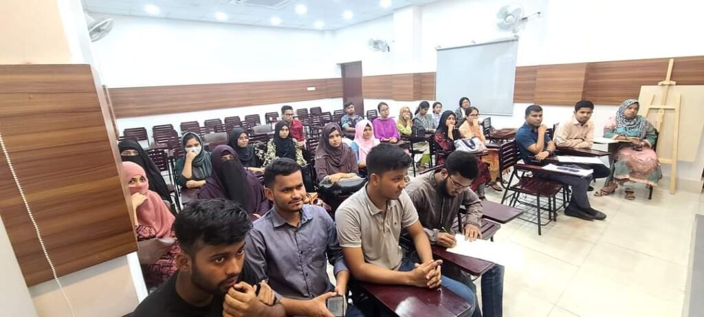 প্রাণ ফিরে পেল ঢাবি, সাড়ে তিন মাস পর ক্লাসে ফিরে খুশি শিক্ষার্থীরা
