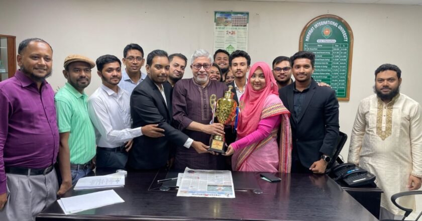 ডিবেট ফর ডেমোক্রেসি’র বিতর্ক প্রতিযোগিতায় বিজয়ী মানারাত ইউনিভার্সিটি