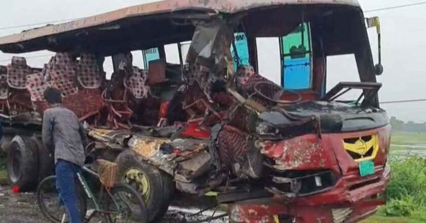 বাস-ট্রাক সংঘর্ষে নিহত ৩ নারী পোশাক শ্রমিক