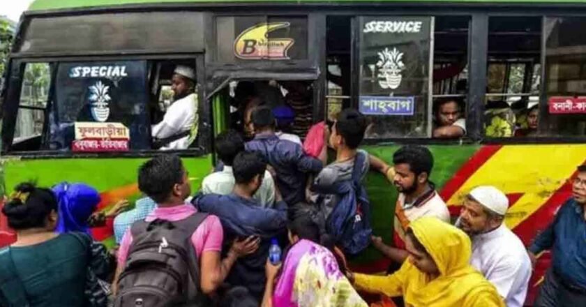 রাজধানীতে সপ্তাহে সাতদিনই বাসে হাফ ভাড়ার সুবিধা পাচ্ছে শিক্ষার্থীরা
