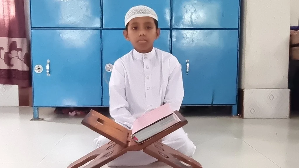 ৬ মাসে হাফেজ হলেন শিশু মুনতাছির
