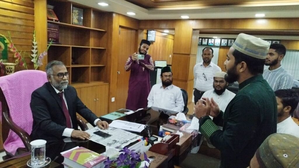 ইবির নতুন উপাচার্যের সঙ্গে তালাবার সৌজন্য সাক্ষাৎ