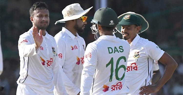 মিরাজ-সাকিবের ঘূর্ণির পর ২৮৫ রানে ইনিংস ঘোষণা ভারতের