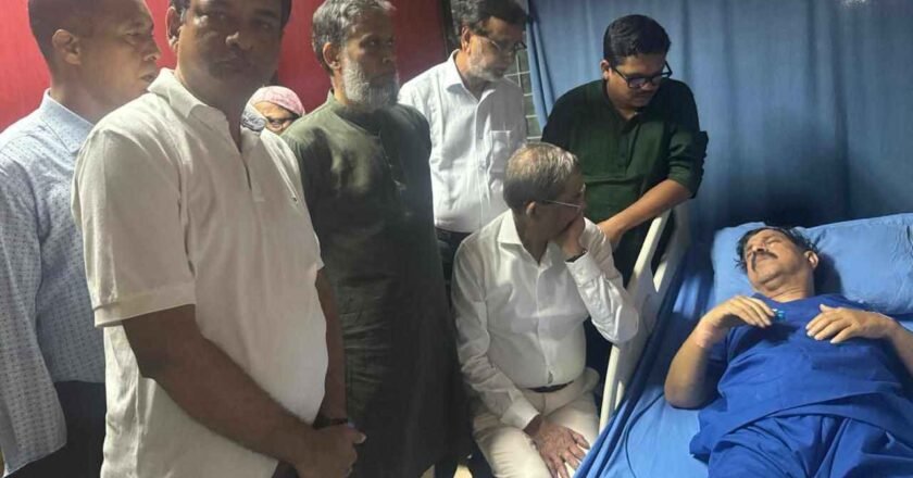 অসুস্থ মান্নাকে দেখতে হাসপাতালে মির্জা ফখরুল