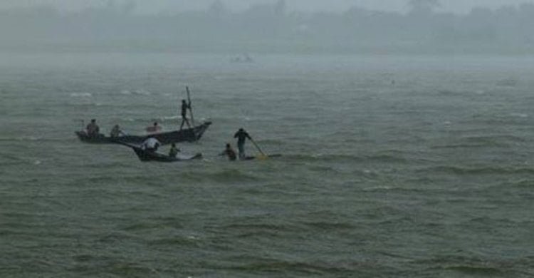 রাজশাহীতে পদ্মায় নৌকাডুবি, নিখোঁজ ৪