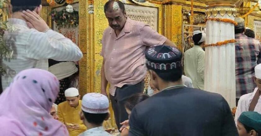 অবশেষে শামীম ওসমানের দেখা মিলল দিল্লির মাজারে