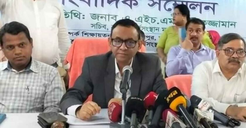 পোশাক খাতে অস্থিরতায় দেশি-বিদেশি চক্র জড়িত: শ্রম সচিব