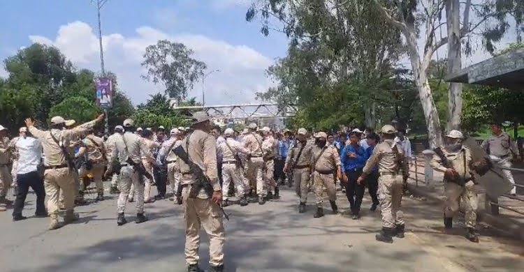 মণিপুরে শিক্ষার্থীদের বিক্ষোভ অব্যাহত