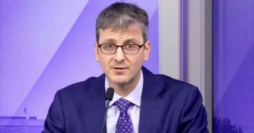 মার্কিন প্রতিনিধি দল এখন ঢাকায়, বিকেলে আসবেন ডোনাল্ড লু