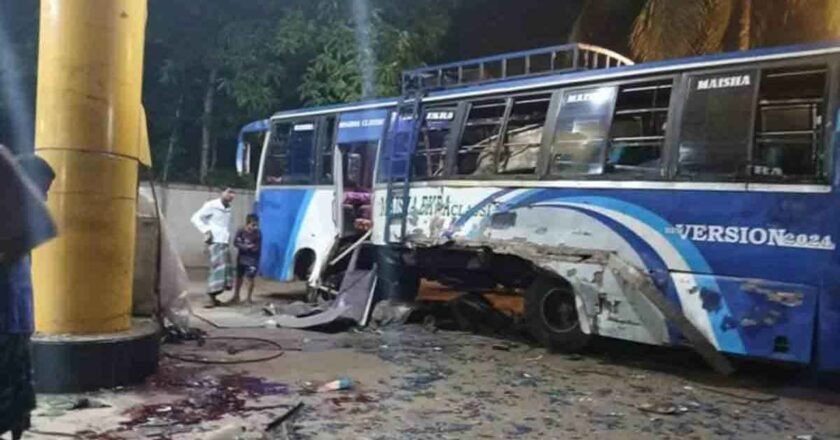 বাসে গ্যাস নেওয়ার সময় সিলিন্ডার বিস্ফোরণে নিহত ৩, দগ্ধ ২০