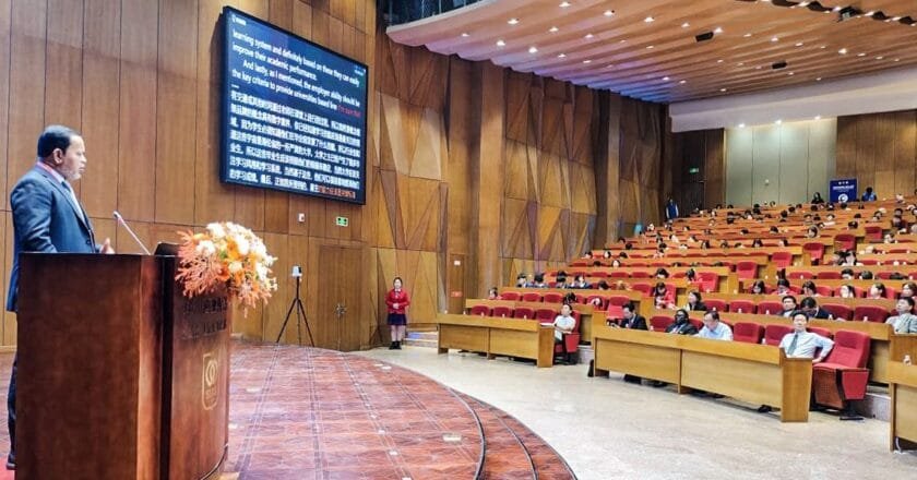 চীনে উচ্চশিক্ষার আন্তর্জাতিক ফোরামের মূল আলোচক ড্যাফোডিলের চেয়ারম্যান ড. সবুর খান