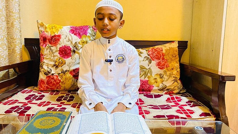 মাত্র  মাসে কোরআনের হাফেজ হলো ১০ বছরের এমদাদ