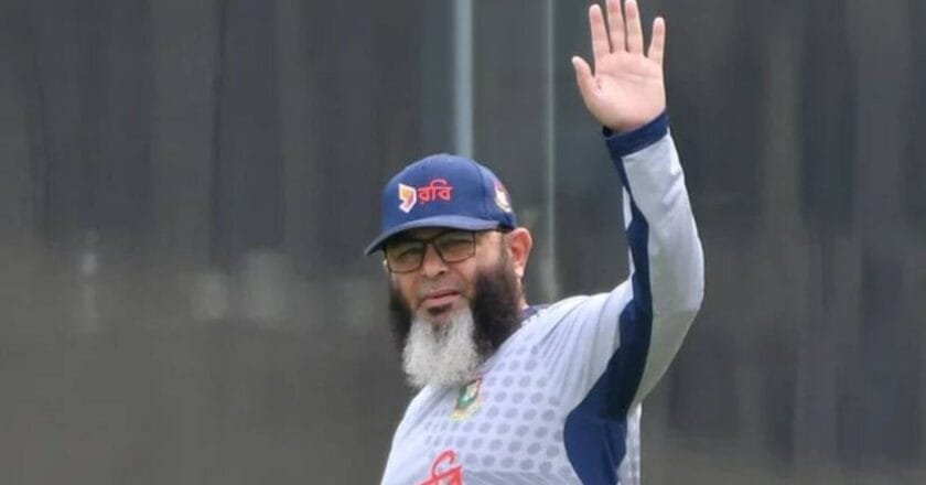 বাংলাদেশে ফিরে টাইগার শিবিরে যোগ দিলেন স্পিন বোলিং কোচ মুশতাক