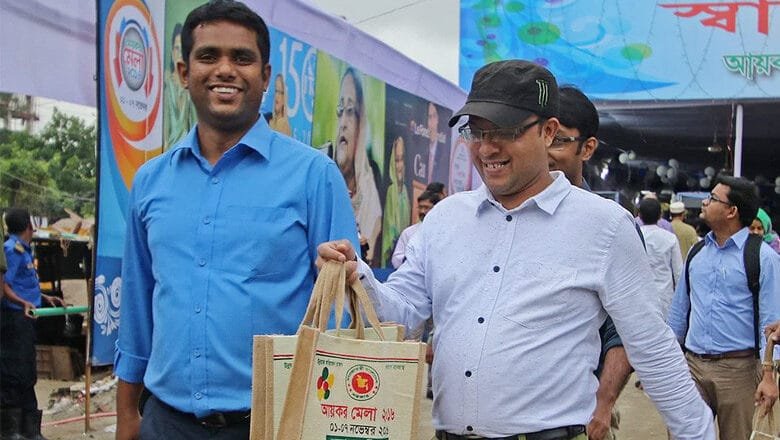 বসছে না আয়কর মেলা, অনলাইনে রিটার্ন দাখিলে উৎসাহ