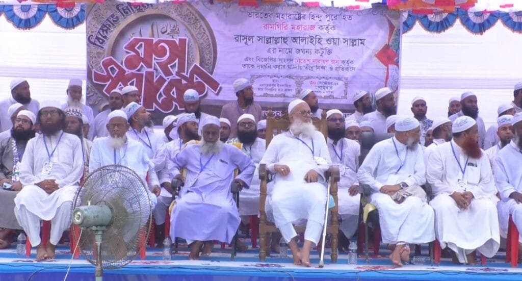 রাসূল (সা.)-কে কটুক্তির প্রতিবাদে এনায়েতপুরে ওলামা পরিষদের মহাসমাবেশ