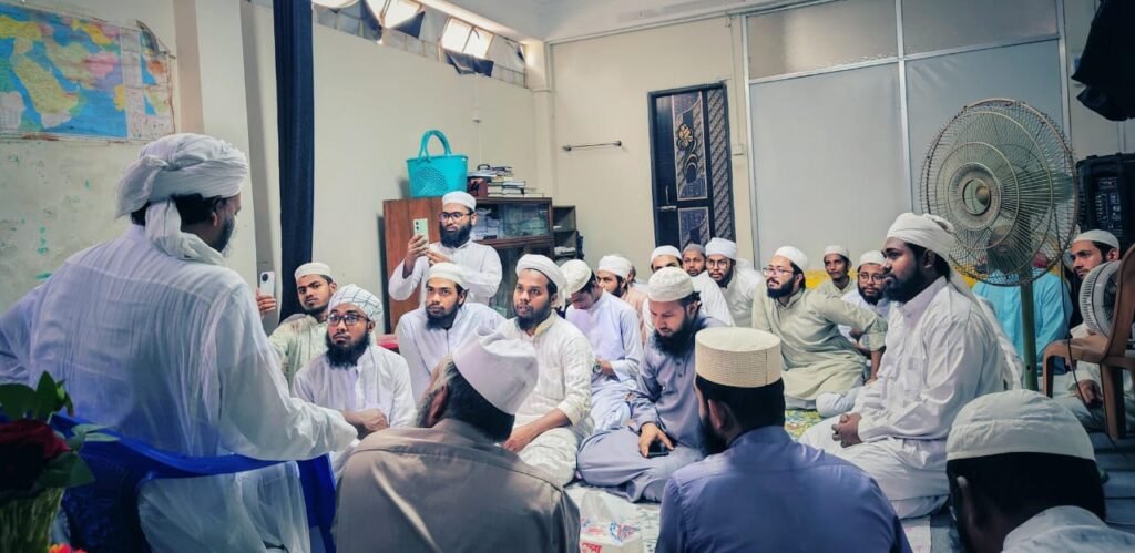 ঢাকায় 'জাতীয় ইত্তেহাদুল ওলামা আইম্মা মাশায়েখ পরিষদ' এর বৈঠক