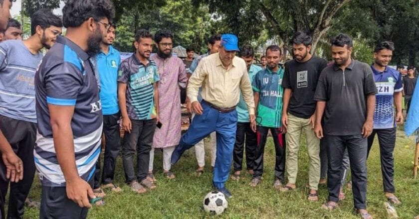 ইবিতে শহীদ মীর মুগ্ধ স্মৃতি আন্তঃব্লক ফুটবল টুর্নামেন্ট উদ্বোধন