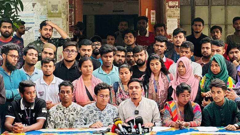 প্রেস সচিবের বক্তব্য প্রত্যাখ্যান, ৭ কলেজের শিক্ষার্থীদের আন্দোলন অব্যাহত রাখার ঘোষণা
