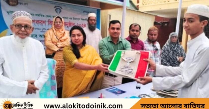 বেলকুচিতে দুর্নীতি দমন কমিশনের শিক্ষা উপকরণ বিতরণ