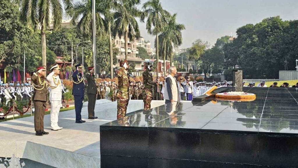 শিখা অনির্বাণে রাষ্ট্রপতি ও প্রধান উপদেষ্টার শ্রদ্ধা নিবেদন