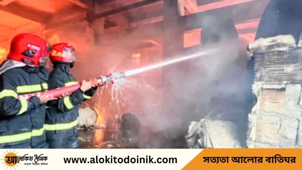 সোনারগাঁয়ে ফ্রেশ টিস্যু পেপারের গোডাউনে আগুন