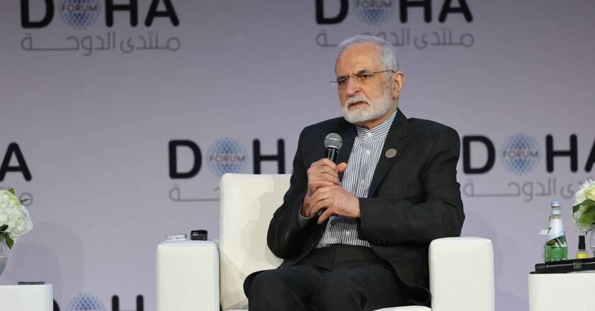 অস্তিত্ব রক্ষায় পারমাণবিক অস্ত্রের দিকেও ঝুঁকতে পারে ইরান