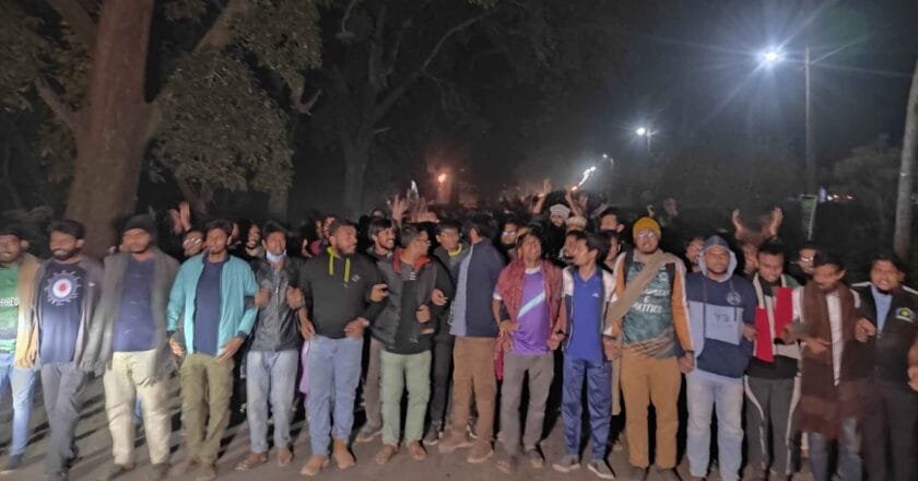 আইনজীবী হত্যার বিচার দাবিতে জাহাঙ্গীরনগর বিশ্ববিদ্যালয়ে বিক্ষোভ