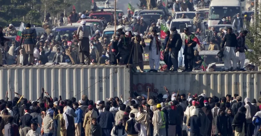 ইসলামাবাদে বিক্ষোভ সমাবেশ থেকে পিছু হটলো পিটিআই