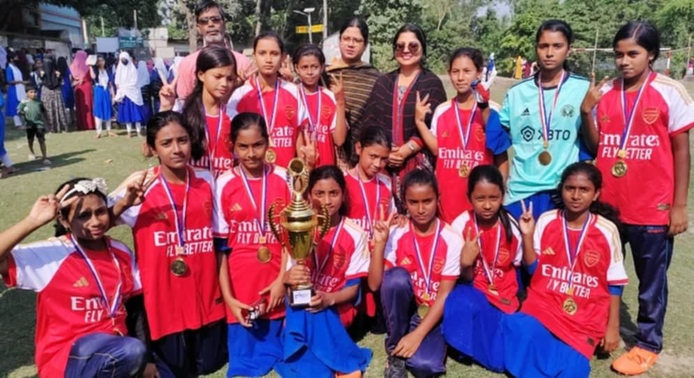 বেলকুচিতে আন্ত:স্কুল বালিকা ফুটবল টুর্নামেন্টের ফাইনাল অনুষ্ঠিত
