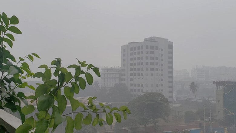 কুয়াশার চাদরে রাজধানী ঢাকা, বেড়েছে শীতের তীব্রতা