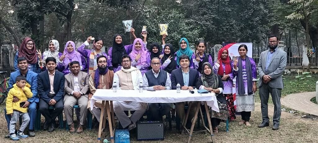 ঢাবিতে 'ফারসি কন্যাদের প্রথম ব্যাডমিন্টন টুর্নামেন্ট'র পুরস্কার বিতরণ