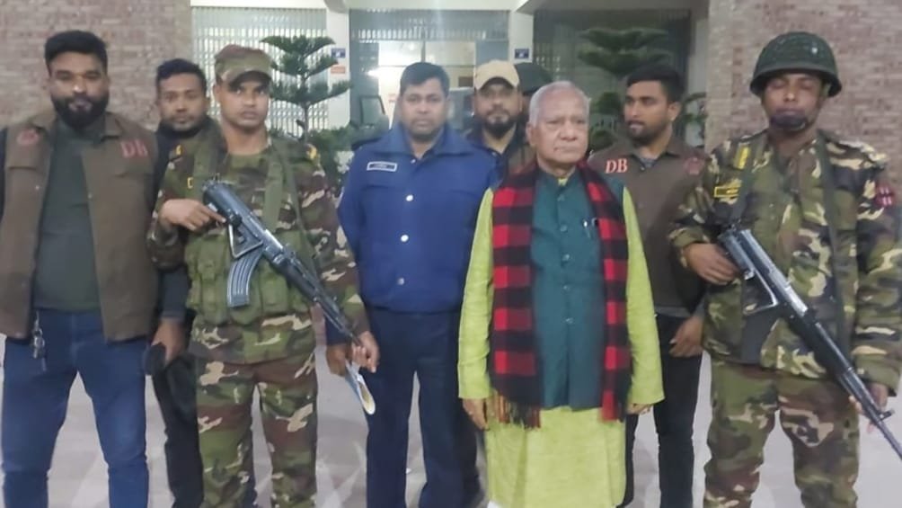 এনায়েতপুরে ১৫ পুলিশ হত্যা মামলায় গ্রেপ্তার সাবেক মন্ত্রী লতিফ বিশ্বাস