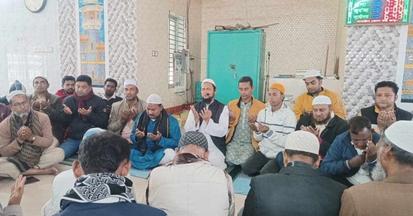 সিরাজগঞ্জ জেলা যুবদল সভাপতি মির্জা বাবুর রোগমুক্তি কামনায় বেলকুচিতে দোয়া