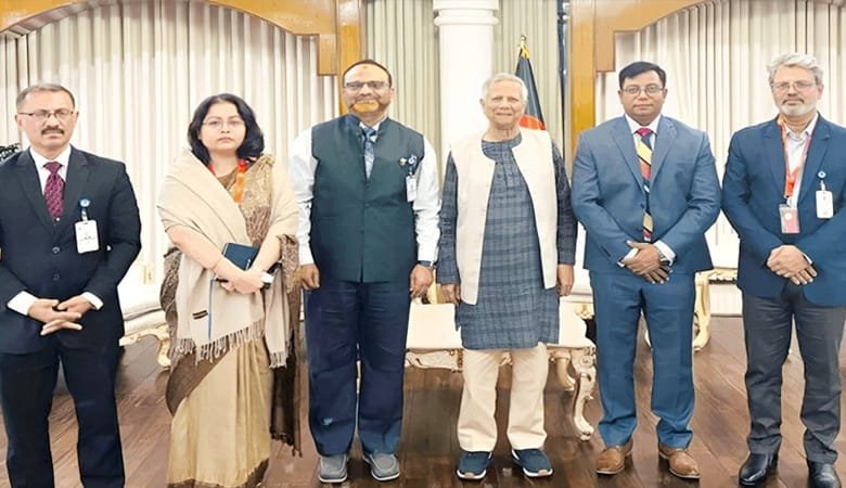 ঢাকা বিশ্ববিদ্যালয়কে বিশেষ মর্যাদা দেয়ার আশ্বাস প্রধান উপদেষ্টার