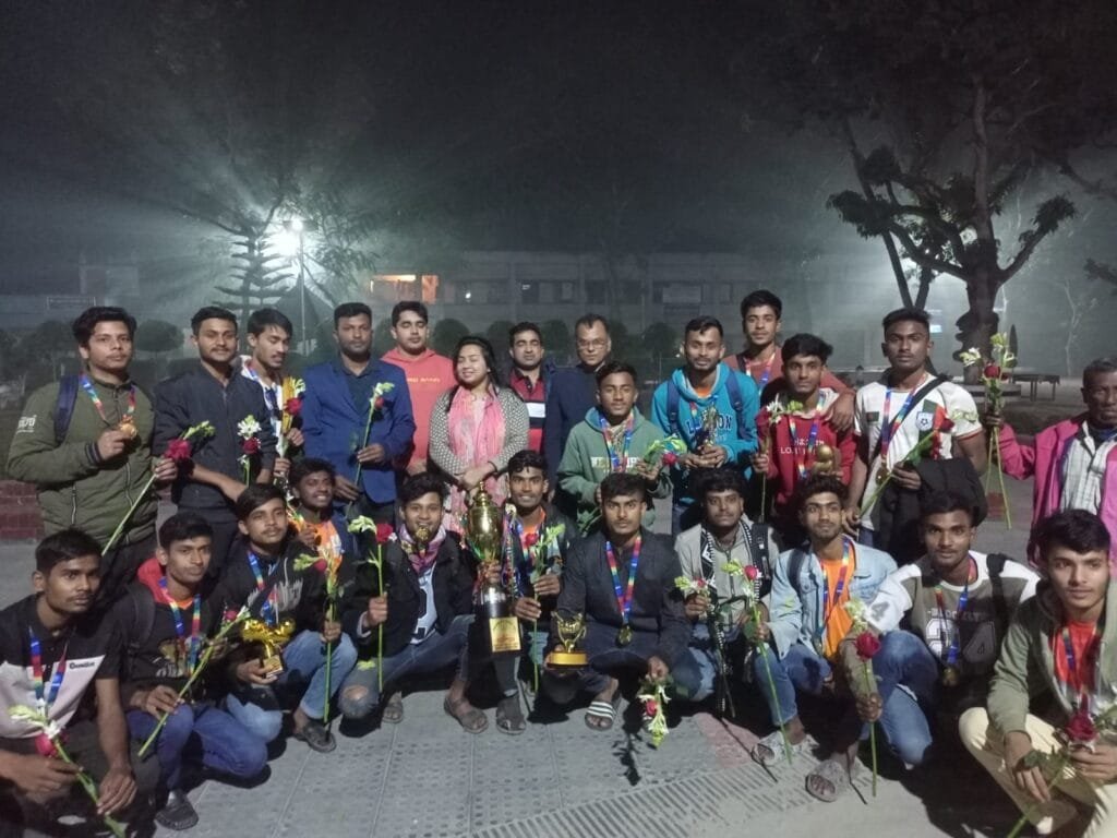 সিরাজগঞ্জে গোল্ডকাপ ফুটবল টুর্নামেন্টে চ্যাম্পিয়ন বেলকুচি সরকারি কলেজ