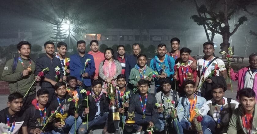 সিরাজগঞ্জে গোল্ডকাপ ফুটবল টুর্নামেন্টে চ্যাম্পিয়ন বেলকুচি সরকারি কলেজ